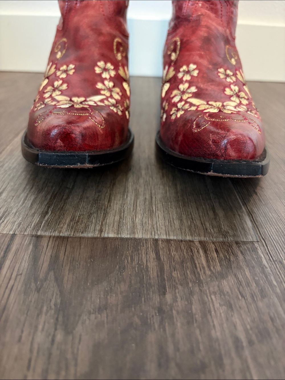 Beautiful floral embroidered deep red Shyanne cowgirl/cowboy boots - Picture 10 of 13